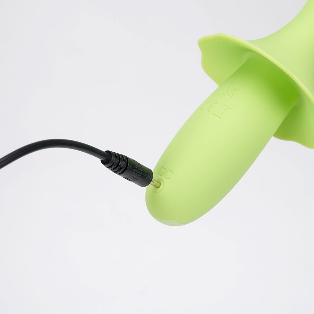 Maia SIENNA - Green - Green 15.2 cm USB Rechargeable Fluttering Bullet-BO-25-01-GREEN